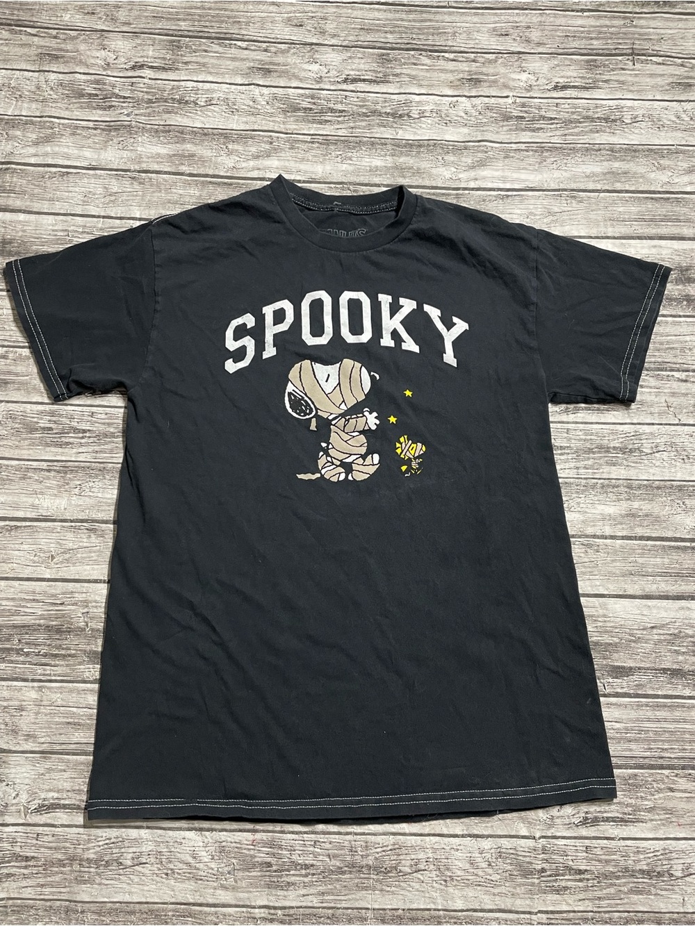 Adult Small Peanuts Snoopy Spooky Halloween Graphic Shirt Good Condition